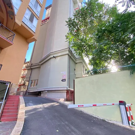 Rentnow Cozy Lev Tolstoi 43b With Balcony *