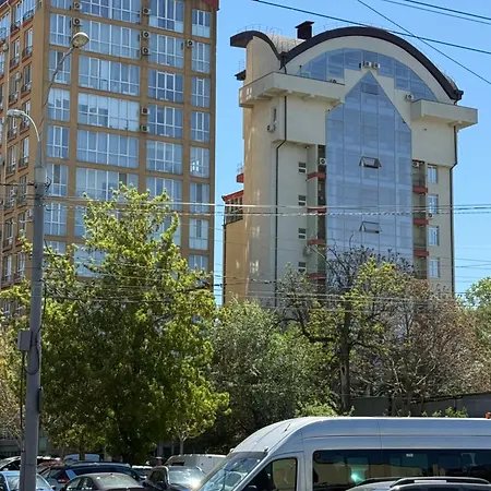 Rentnow Cozy Lev Tolstoi 43b With Balcony Apartament