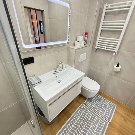 Rentnow Cozy Lev Tolstoi 43b With Balcony